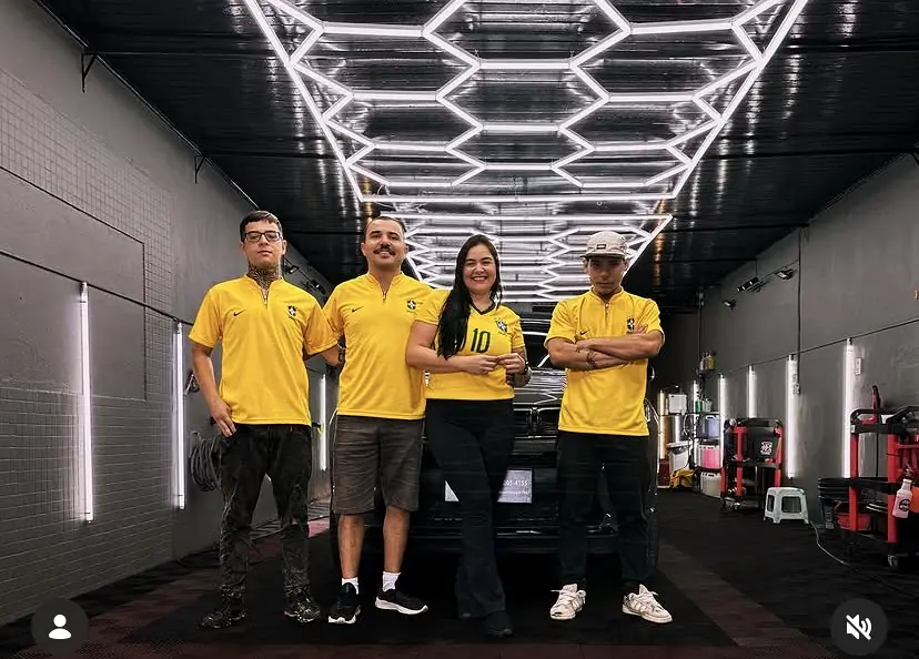Equipe do Ateliê do Automóvel 191 em Ubatuba